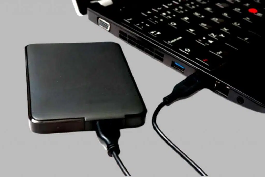 Charge a laptop using power bank