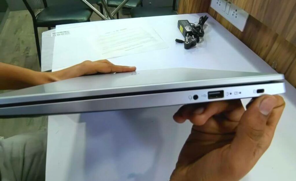 Acer Aspire 5 2022 right side view