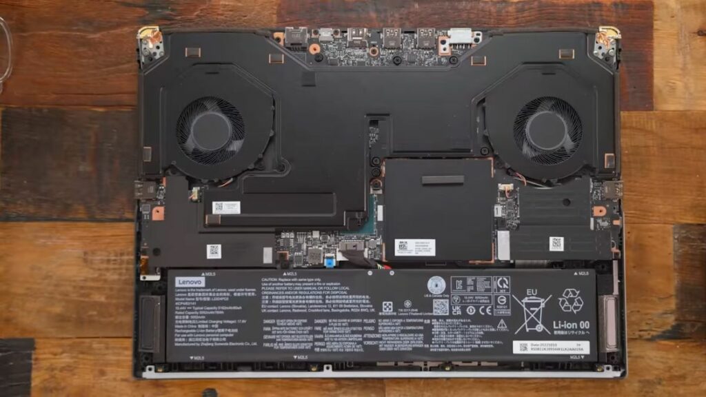 Lenovo Legion Pro 7i Gen 8 Hardware