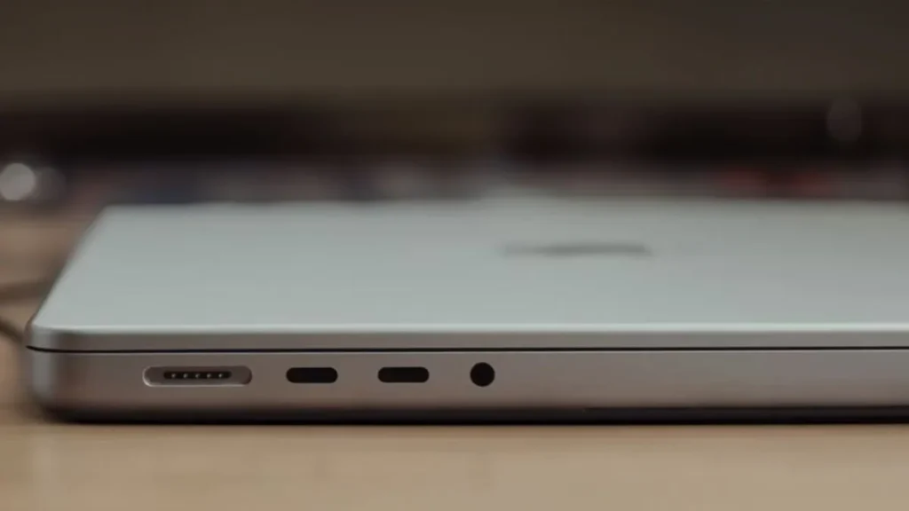 Apple MacBook Pro M2 Left Port