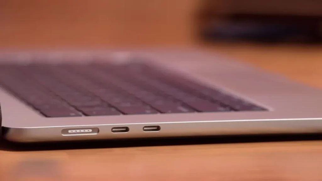 Apple MackBook Air M2 Port Left
