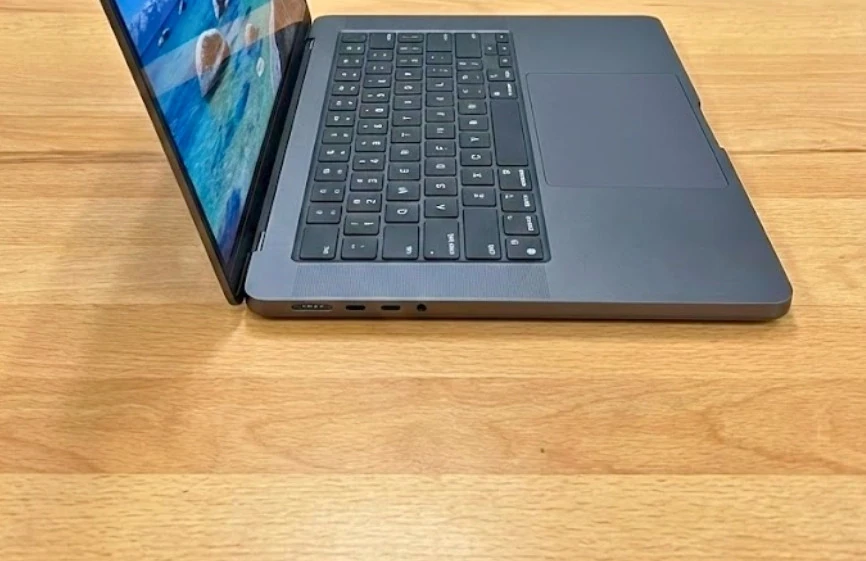 Apple MacBook Pro M5 Review: Full Spes, Real Performance, Battery & Testing 25 Left-side view of Apple MacBook Pro M5 showing ports and keyboard area