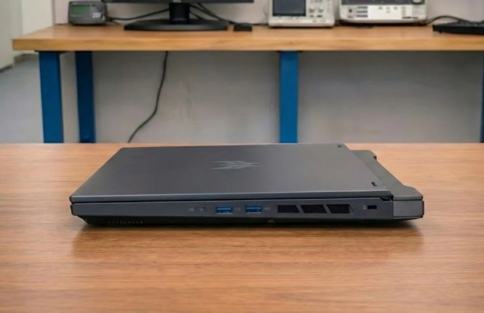 Right side view of Acer Predator Helios Neo 16S AI showing USB ports and cooling vents