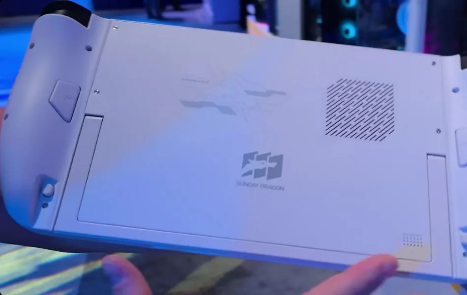 Abxylute 3D One rear panel showing cooling vents and branding