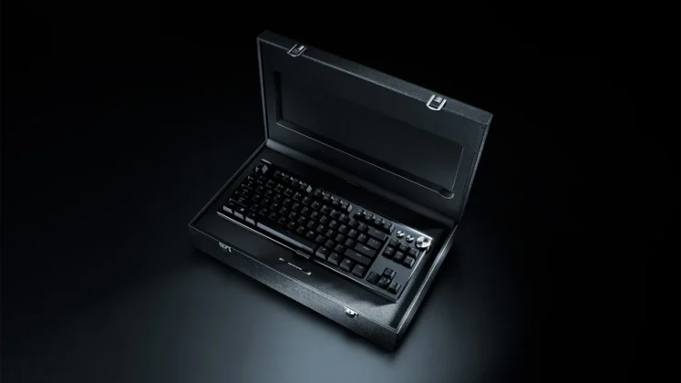 Razer Huntsman Signature Edition limited collector box packaging