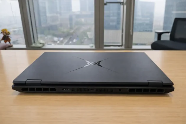 Honor WIN H7 Gaming Laptop closed with top lid logo visible on wooden desk